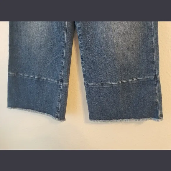 Guess NWT Wide Leg Frayed Hem Denim Culottes Sz 27