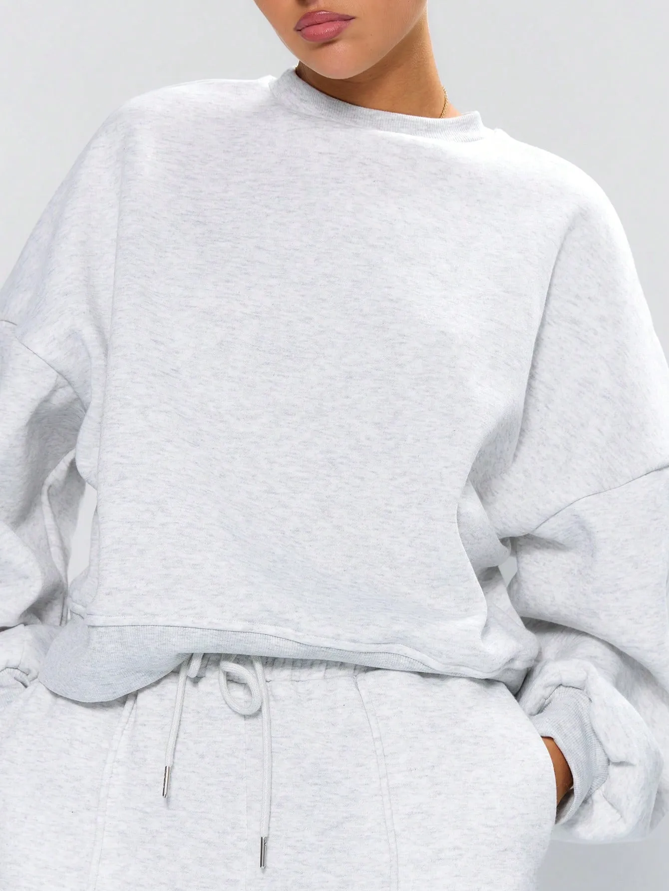 Sudadera corta de Cherry Vibes: ¡Brilla en!