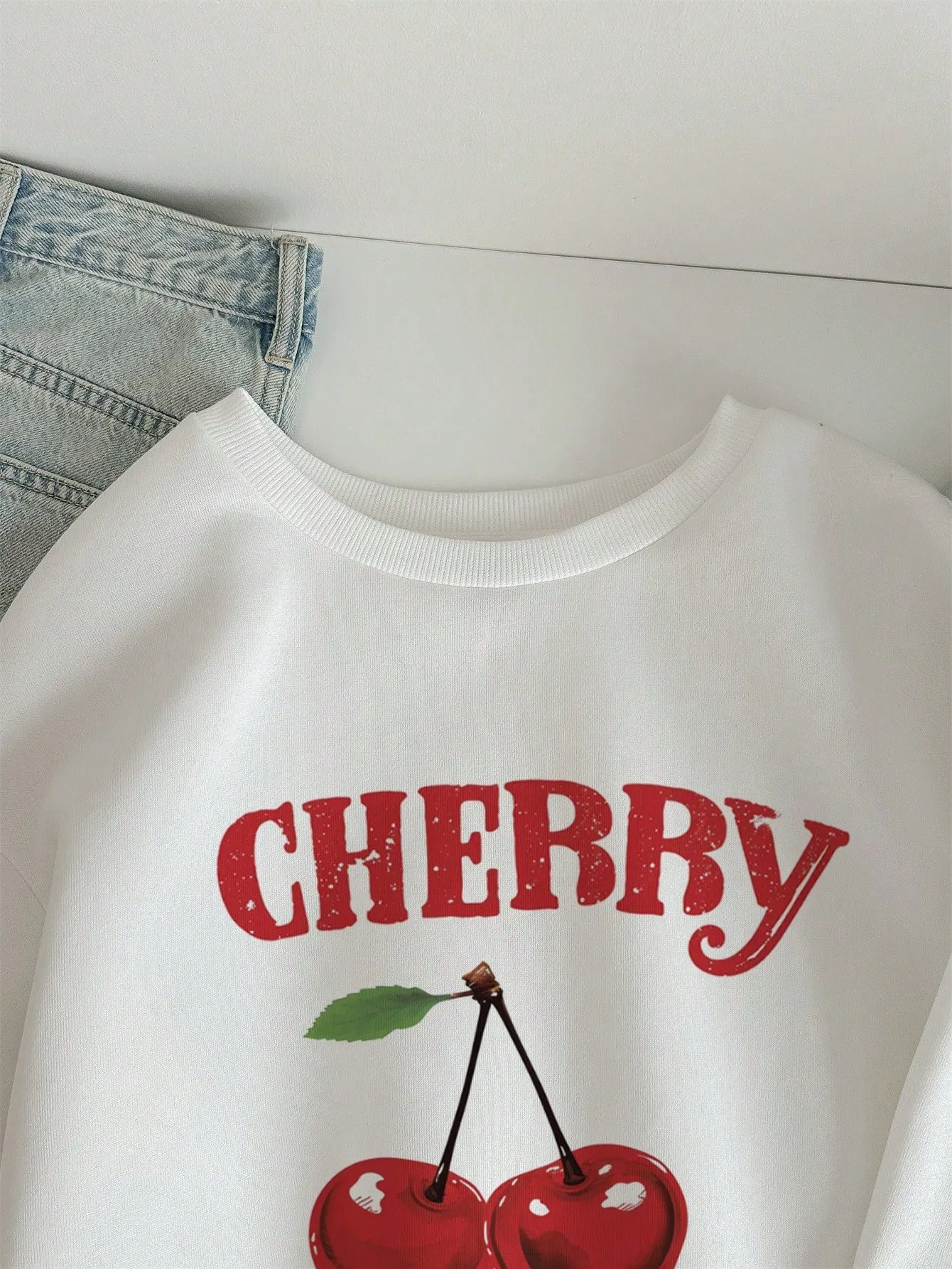 Sudadera Holgada Cherry Vibes con Estampado de Flores 🌸