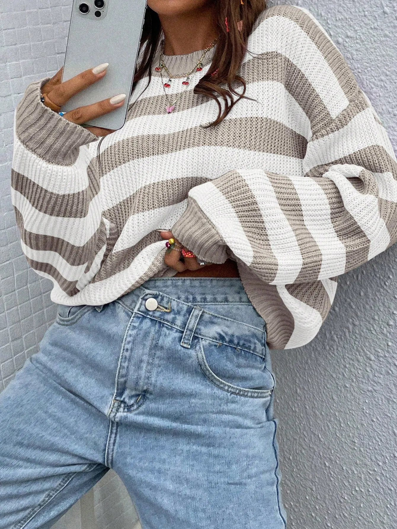 Suéter LUNE de Cherry Vibes: Estilo y Confort en